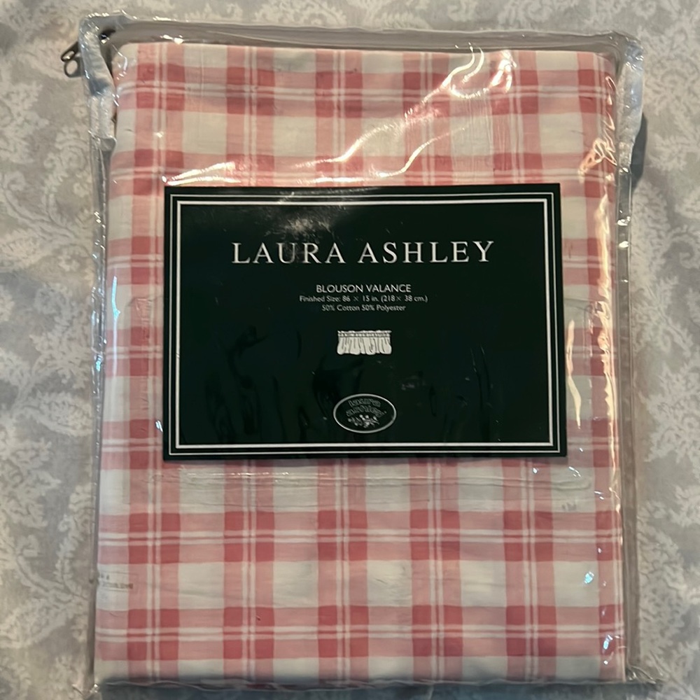 RARE Laura Ashley Blouson Valance. New in package. Never opened.